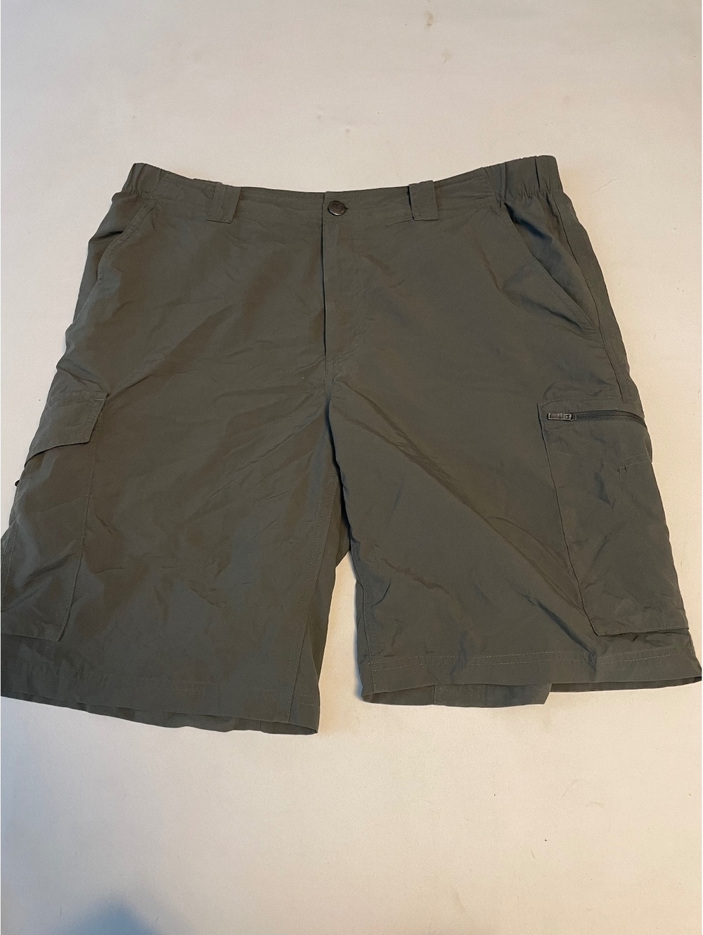 Columbia Omni-Shade Olive Green Cargo Shorts Size 36